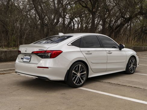 Used 2023 Honda Civic Touring image 9