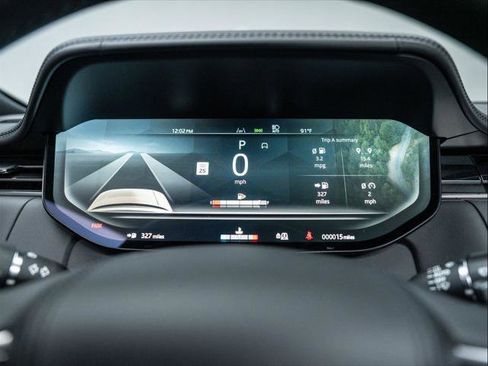 New 2025 Land Rover Range Rover SE image 22