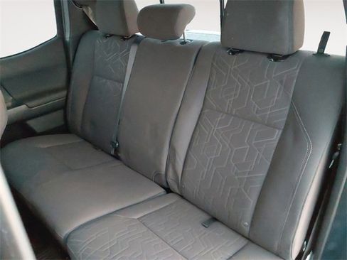 Used 2017 Toyota Tacoma TRD Sport image 13