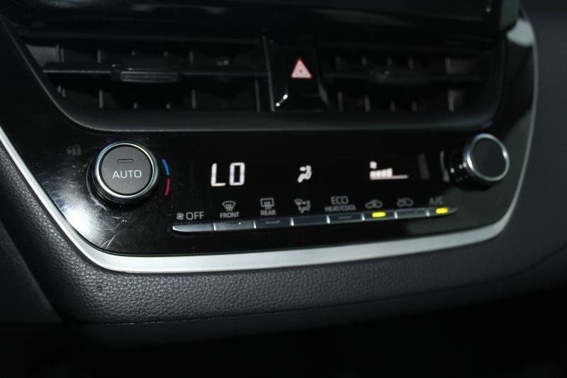 Used 2025 Toyota Corolla LE FWD image 31