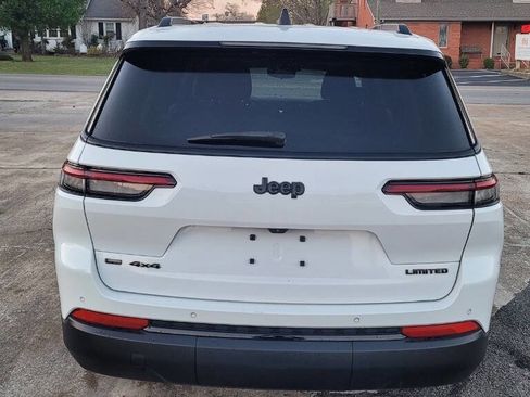 Used 2023 Jeep Grand Cherokee L Limited w/ Black Appearance Package image 8