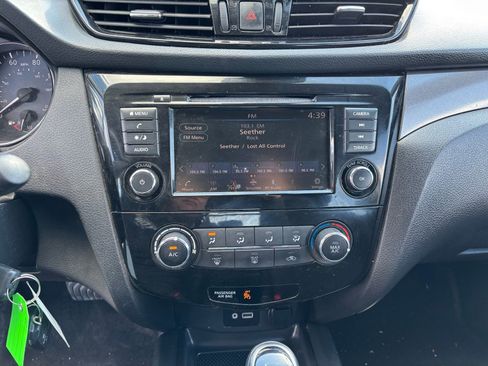 Used 2022 Nissan Rogue Sport S image 8