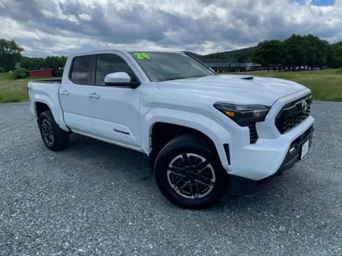 Certified 2024 Toyota Tacoma TRD Sport AWD/4WD image 2
