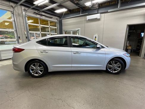 Used 2018 Hyundai Elantra Value Edition w/ Cargo Package FWD image 6