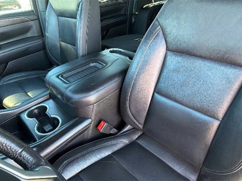 Used 2021 Chevrolet Suburban LT w/ LT Signature Package image 19