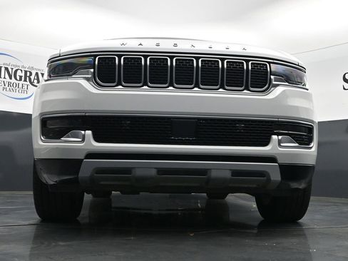 Used 2024 Jeep Wagoneer L Series II w/ Flexible Seating Group AWD/4WD image 27