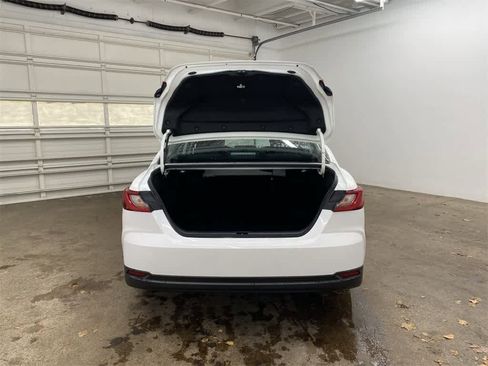 Used 2025 Toyota Camry LE image 30