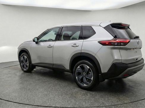 Used 2025 Nissan Rogue SV AWD/4WD image 6