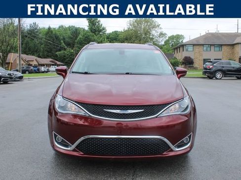 Used 2017 Chrysler Pacifica Touring-L w/ Tire & Wheel Group FWD image 3