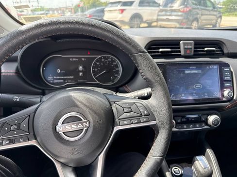 Used 2024 Nissan Versa SR FWD image 17