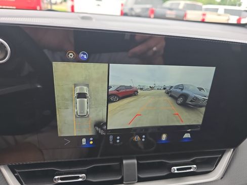 Used 2026 Chevrolet Equinox LT w/ Safety and Technology Package FWD image 25