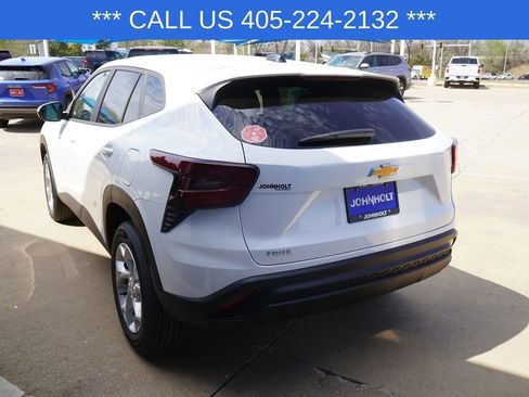 New 2026 Chevrolet Trax LS w/ LS Convenience Package image 10