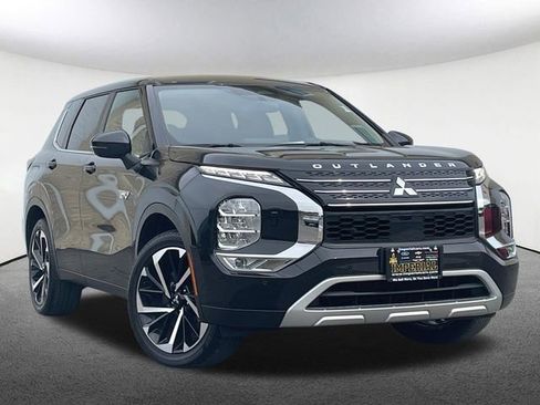 Used 2024 Mitsubishi Outlander 4WD Plug-In Hybrid image 2
