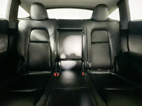 Used 2024 Tesla Model Y 2WD image 32