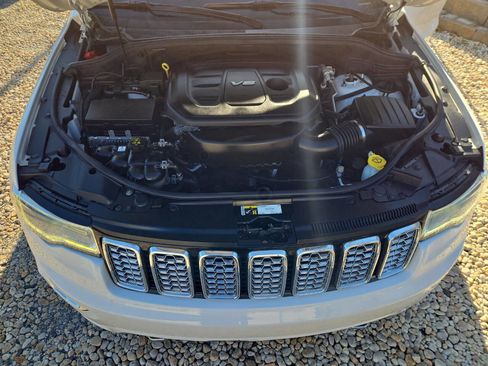 Used 2017 Jeep Grand Cherokee Overland image 14