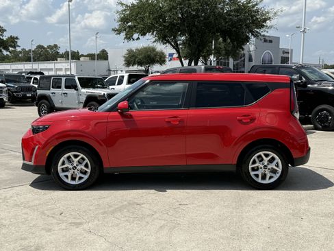 Used 2024 Kia Soul LX w/ Option Group 015 FWD image 8