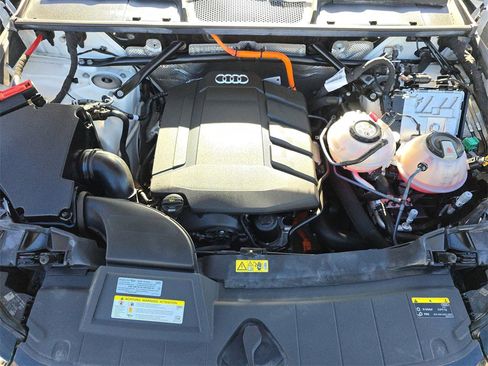 Used 2020 Audi Q5 e Prestige w/ Prestige Package image 35