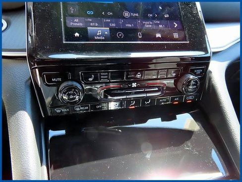 New 2025 Jeep Grand Cherokee L Altitude image 17