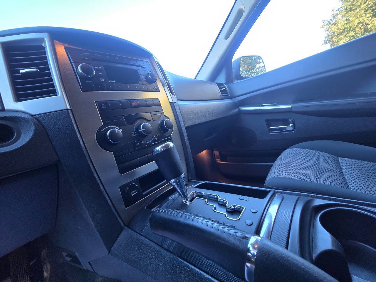 Used 2010 Jeep Grand Cherokee Laredo AWD/4WD image 21
