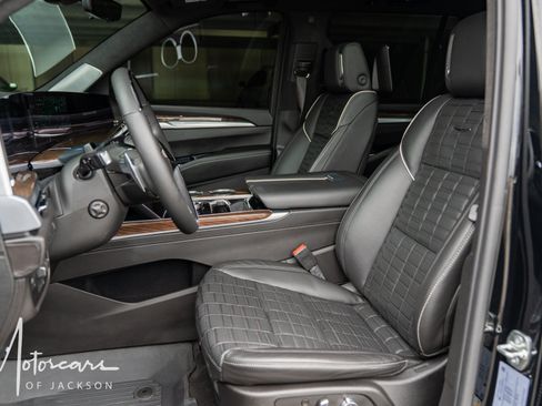 Used 2025 Cadillac Escalade Sport Platinum w/ LPO, ONYX Package AWD/4WD image 14
