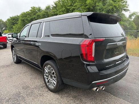 Used 2023 GMC Yukon XL Denali Ultimate AWD/4WD image 4