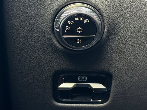 Certified 2025 Mercedes-Benz GLC 300 4MATIC image 32