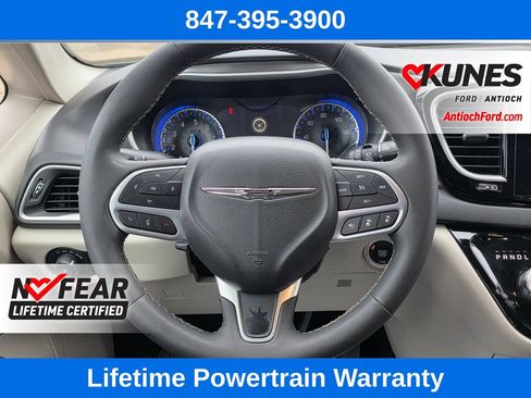 Used 2024 Chrysler Pacifica Touring-L FWD image 38