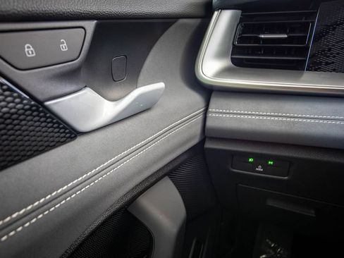 New 2026 Volkswagen Tiguan SE FWD image 35