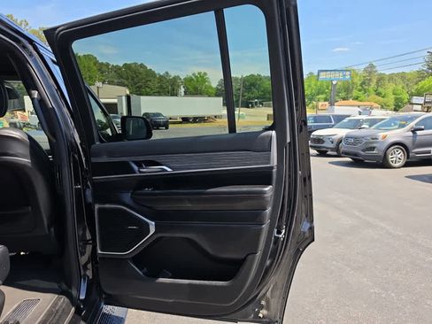 Used 2024 Jeep Wagoneer Series II w/ Flexible Seating Group image 29