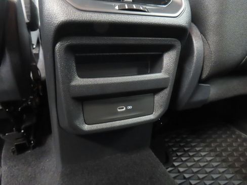 Used 2025 Volkswagen Taos SE AWD/4WD image 14