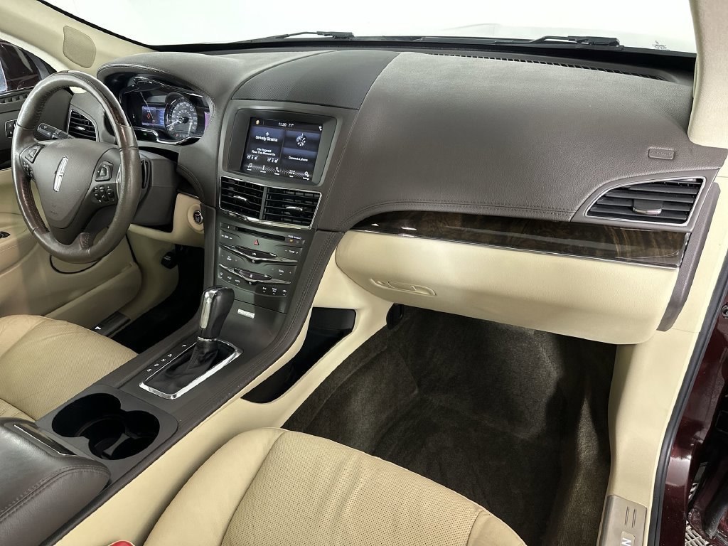 Used 2017 Lincoln MKT FWD image 31