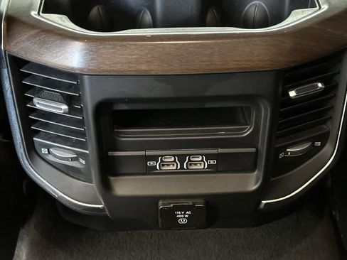 Used 2022 RAM 1500 Laramie AWD/4WD image 15
