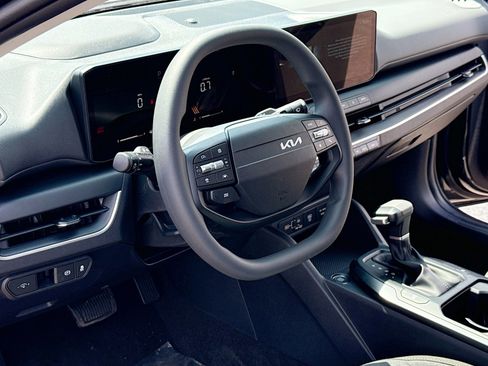 New 2026 Kia K4 LXS image 4