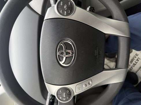Used 2015 Toyota Prius Three image 2