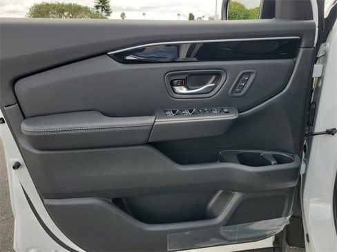 New 2025 Honda Pilot Touring image 19