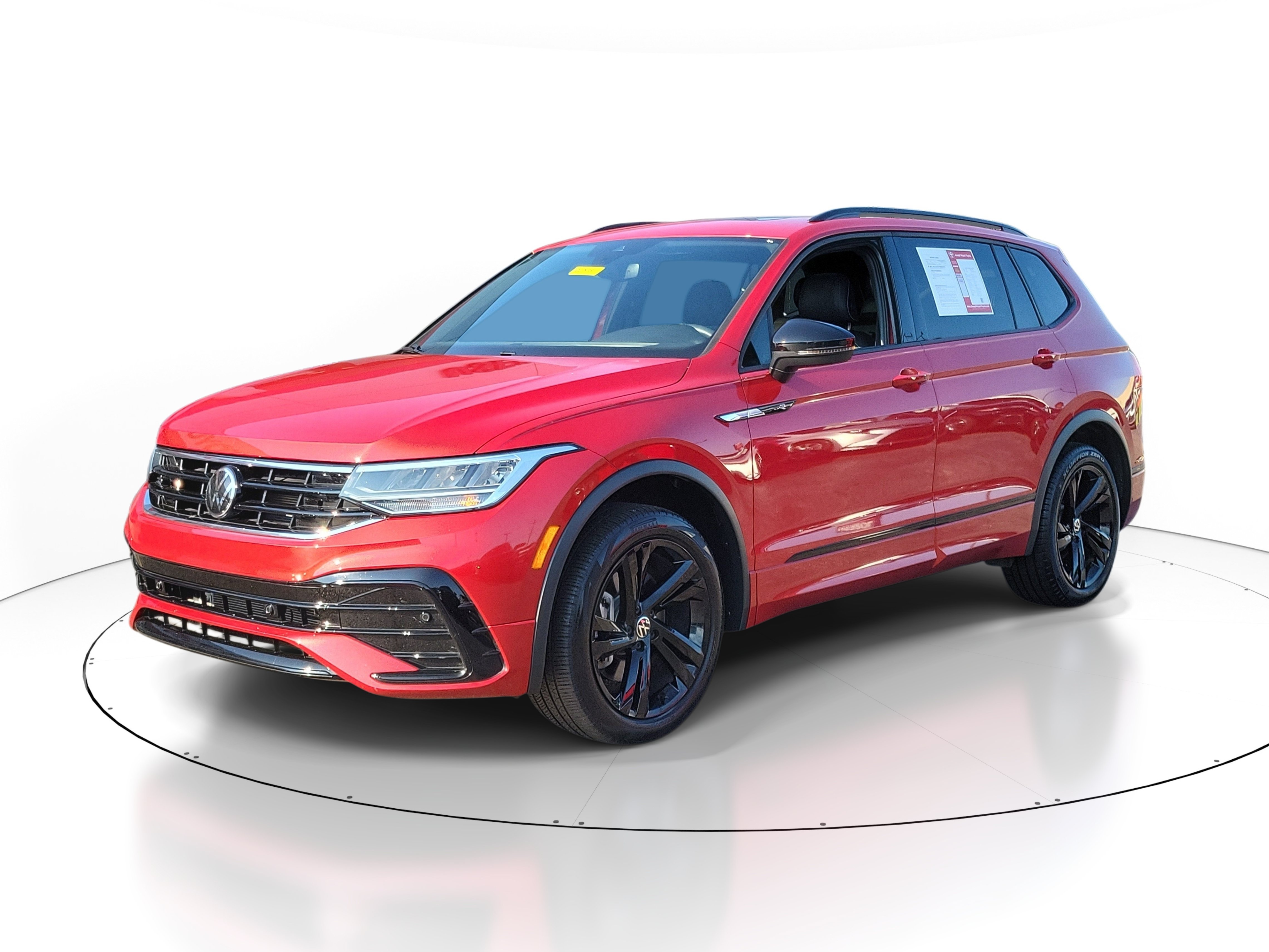 Used 2024 Volkswagen Tiguan SE R-Line AWD/4WD image 2
