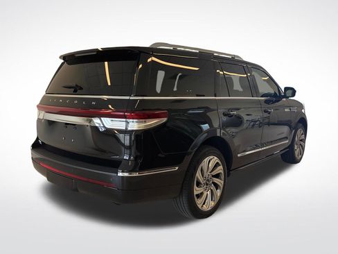 Certified 2024 Lincoln Navigator Premiere AWD/4WD image 3