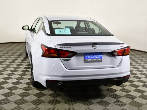 Used 2024 Nissan Altima 2.5 SR FWD image 7