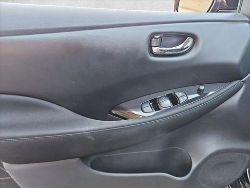 Used 2022 Nissan Leaf SV image 10