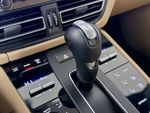 Certified 2022 Porsche Macan image 20