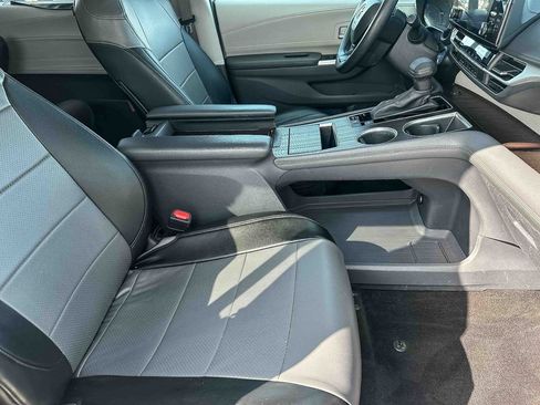 Used 2023 Toyota Sienna LE FWD image 23