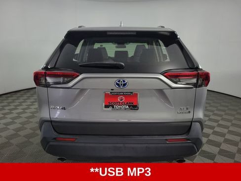 Used 2022 Toyota RAV4 XLE Premium AWD/4WD image 7