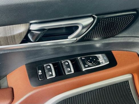 Used 2023 Kia Telluride EX w/ EX Captain's Chair Package AWD/4WD image 12