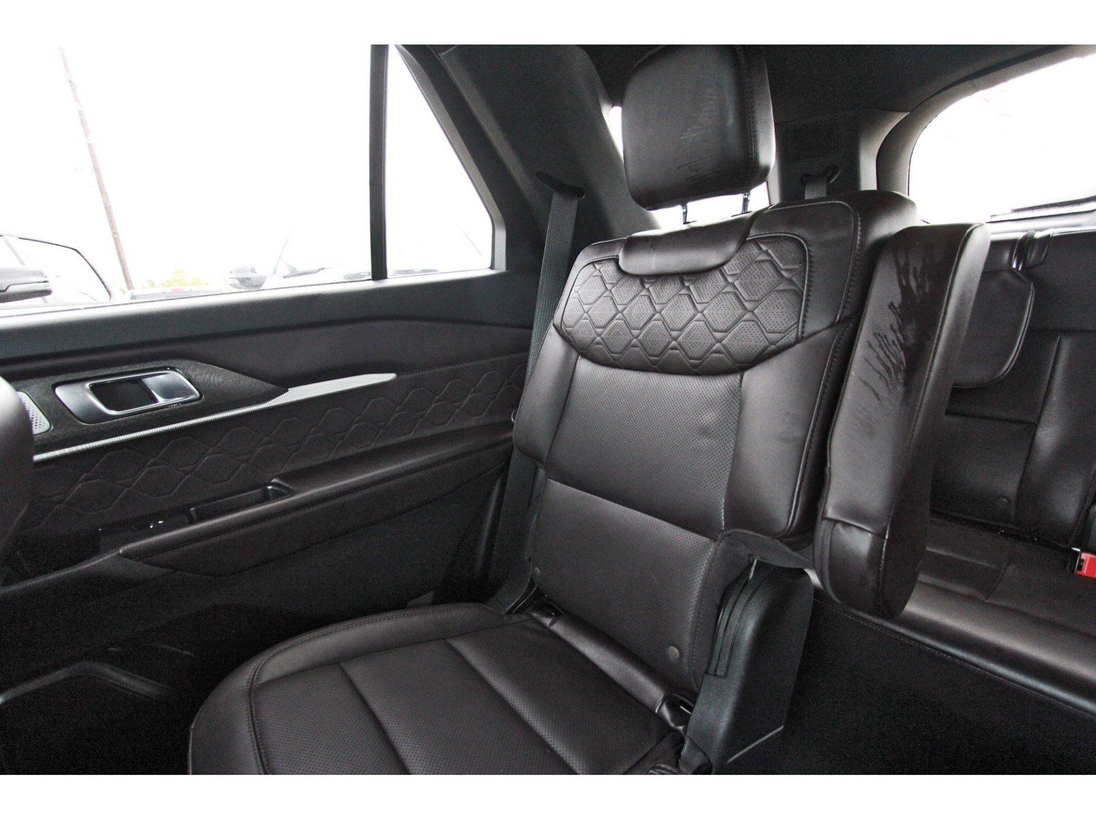 Used 2025 Ford Explorer Platinum w/ Ultimate Package AWD/4WD image 14