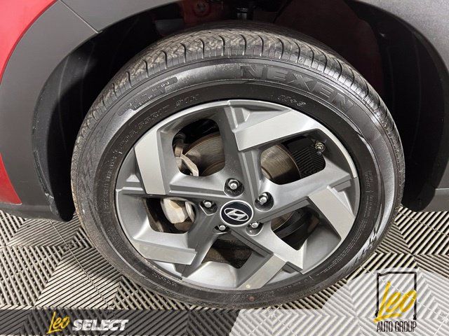 Used 2025 Hyundai Venue SEL FWD image 21