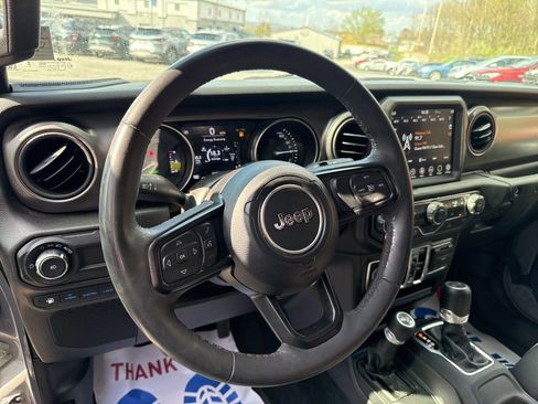 Used 2023 Jeep Wrangler Unlimited w/ Sun & Screen Package image 15