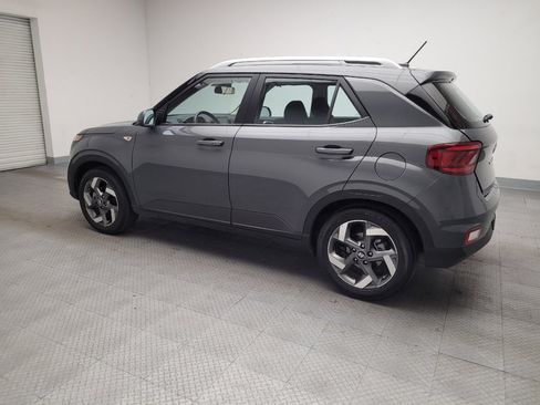 Used 2025 Hyundai Venue SEL image 3
