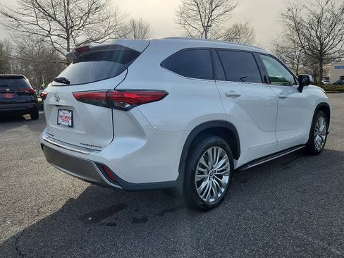 Used 2023 Toyota Highlander Platinum image 5