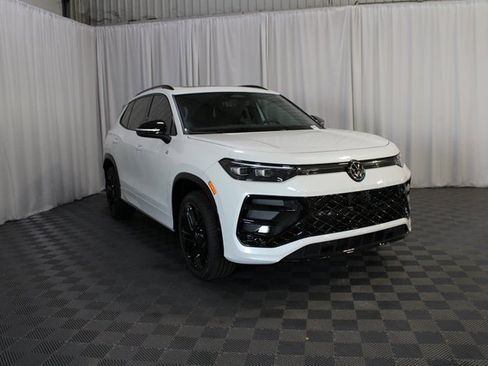 New 2025 Volkswagen Tiguan SE R-Line image 27