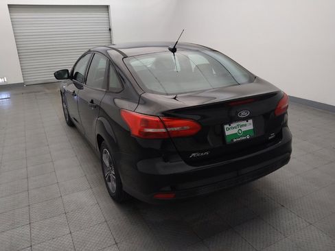 Used 2018 Ford Focus SE w/ SE Appearance Package FWD image 6